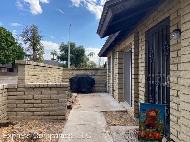 Building Photo - 3 br, 2 bath House - 15 W Loma Vista Dr. #104