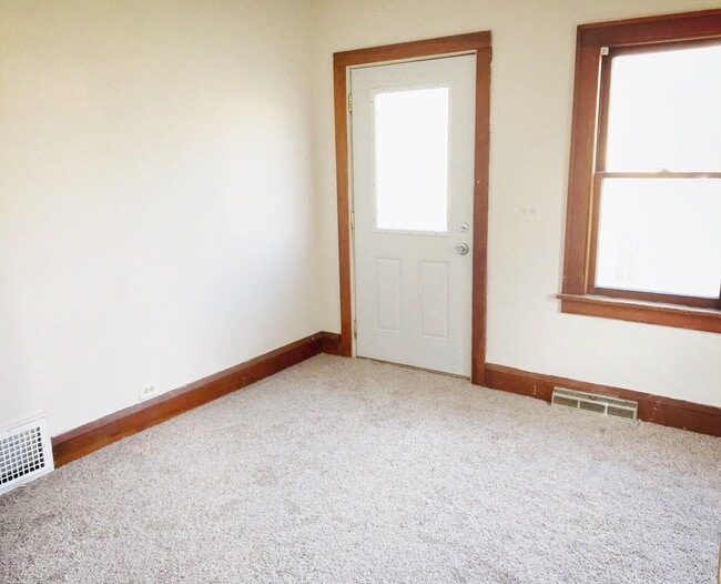 Building Photo - 496 Maryland Ave W