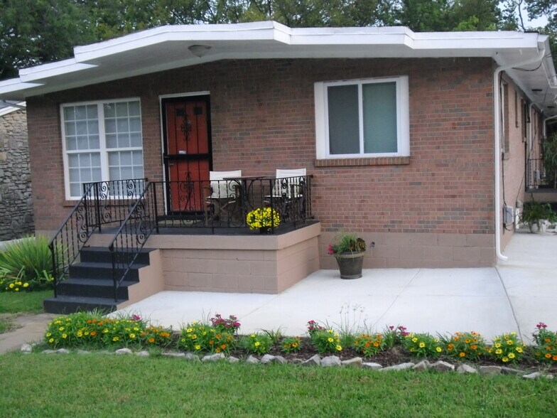 Building Photo - 3301 Batavia St