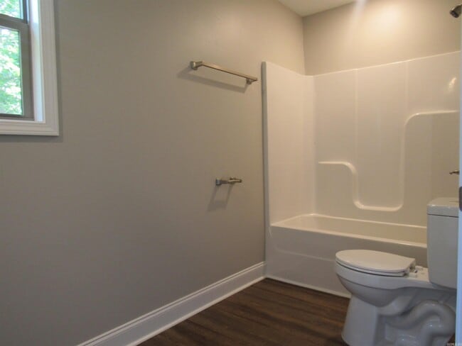 Building Photo - 1515 Stamps St