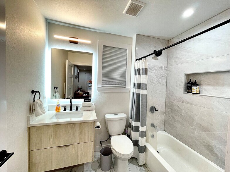 Building Photo - 607 Blueberry Hill