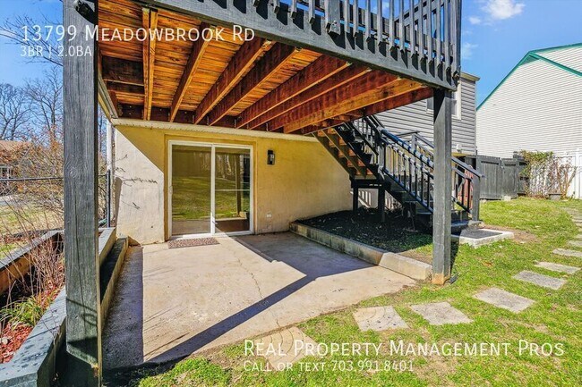 Building Photo - 3 Bed Single Family Home w/ Fenced in Back...