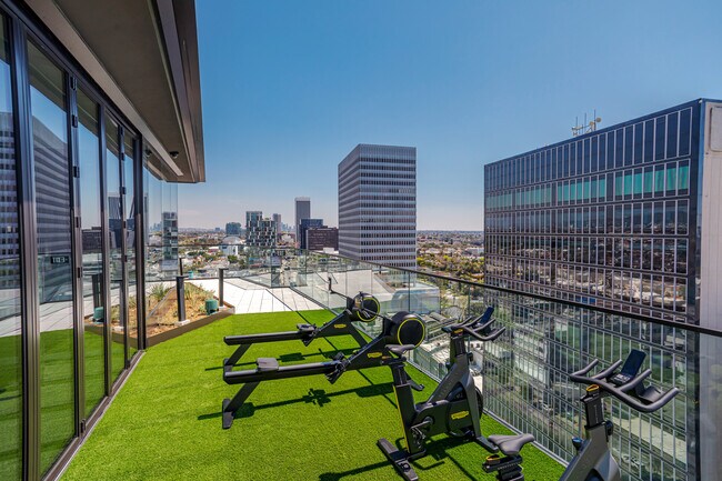 Building Photo - 6401 Wilshire Blvd
