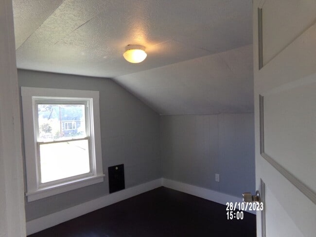 Building Photo - 3bd 1ba W/Garage