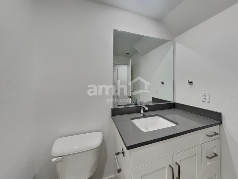 Building Photo - 23618 E 5th Ave