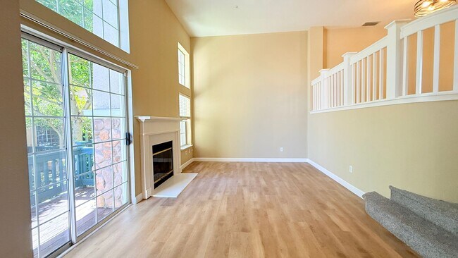 Building Photo - 401 Skylark Ct