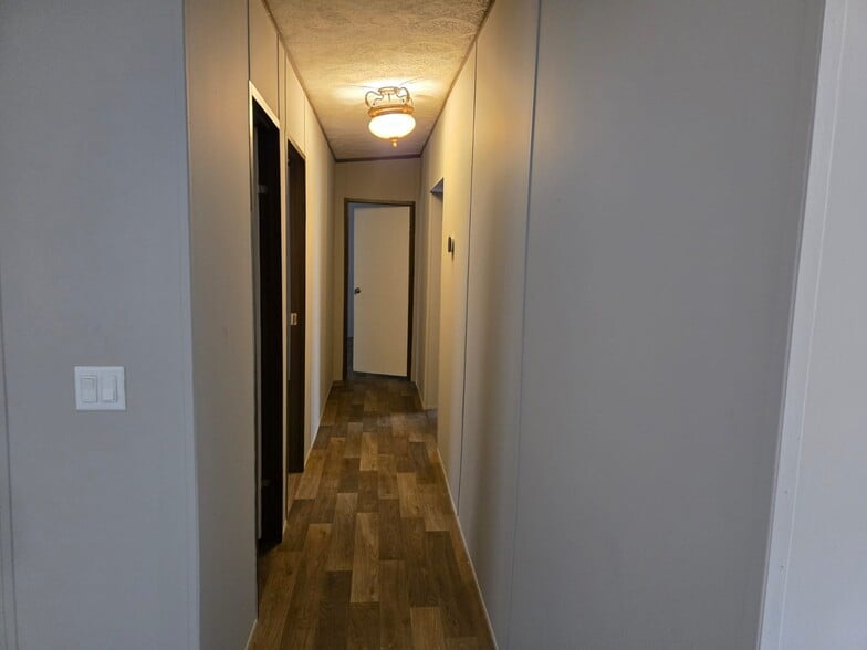 Building Photo - 35288 Curtis Dr
