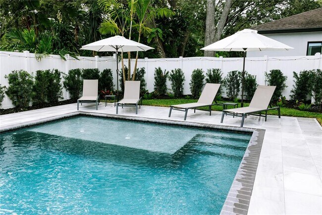 Building Photo - 4316 S Lois Ave