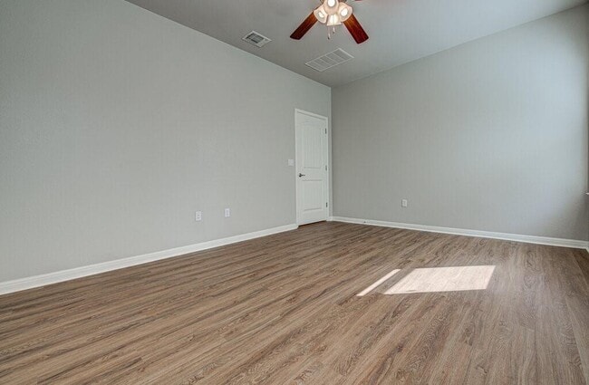 Building Photo - 8816 Blaze Dr
