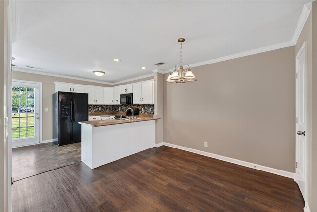 Building Photo - 343 Sam Houston Cir