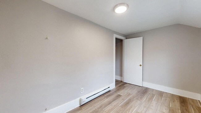 Building Photo - 1031 W.9th St.