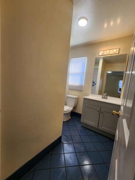 Building Photo - 1450 W 220th St