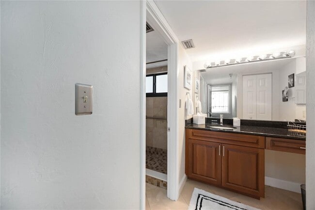 Building Photo - 11 Sunset Dr