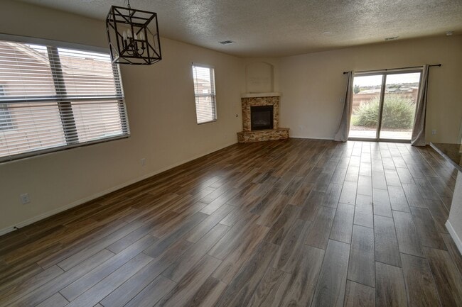 Building Photo - 4461 Golden Eagle Loop NE