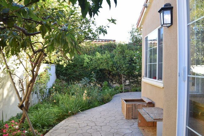 Building Photo - 1144 Corte Riviera