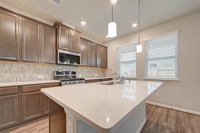 Building Photo - 16108 Oregon Oak Dr