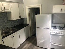 Building Photo - 141 E Maple Ave