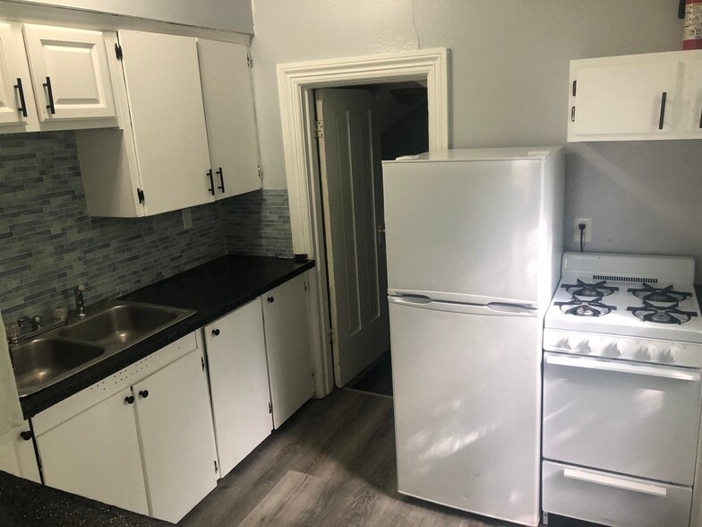 Primary Photo - 141 E Maple Ave