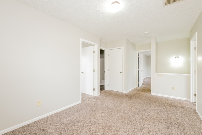 Building Photo - 4644 Kenross Dr