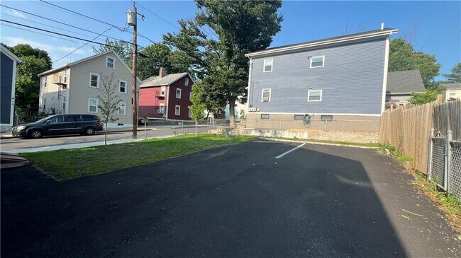 Building Photo - 31 Padelford St