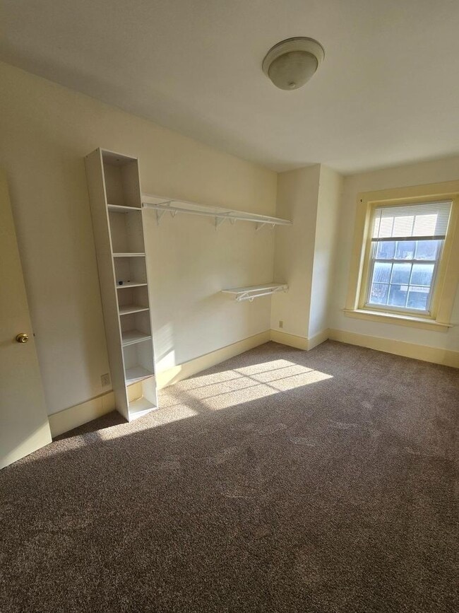 Building Photo - 318 Liberty St