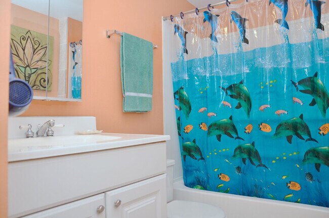 Building Photo - 208 27th Ave E