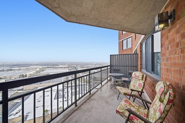 Building Photo - 2103 Harmon Cove Tower