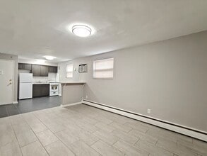 Building Photo - 7108 Oxford Ave