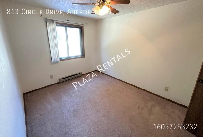 Building Photo - 307 11th Ave NW