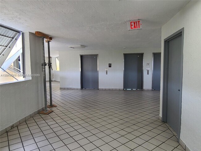 Building Photo - 11800 SW 18th St