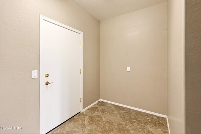 Building Photo - 42575 Abbey Rd