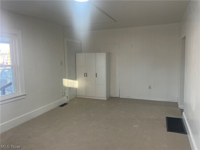 Building Photo - 958 E Wilbeth Rd