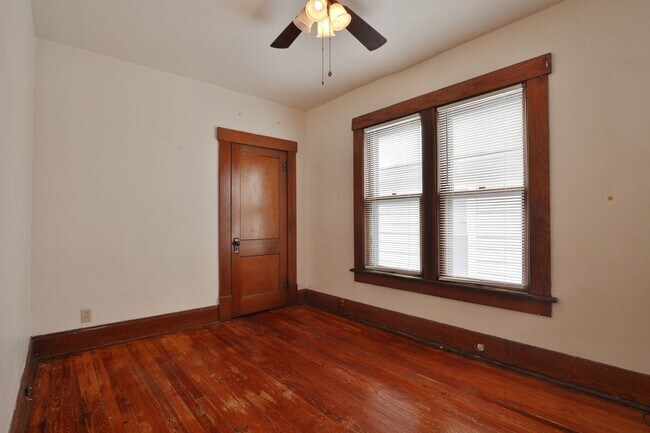 Building Photo - 4 Bedroom North Campus Newly Remodeled House with 2 Decks and Patio