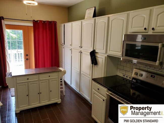 Building Photo - Millard West School District House For Rent