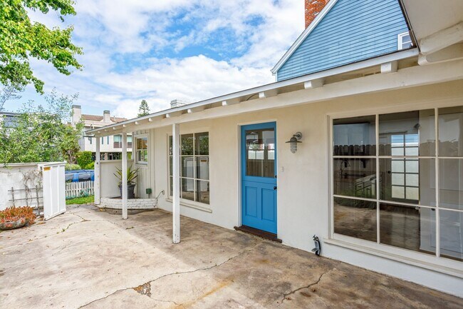 Building Photo - 502 Poinsettia Ave