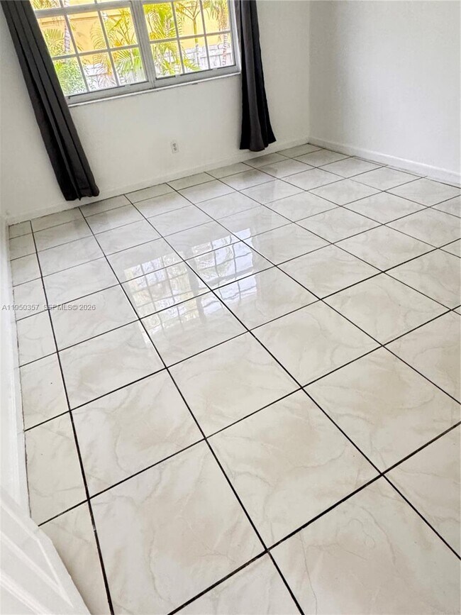 Building Photo - 3623 SW 5th Terrace