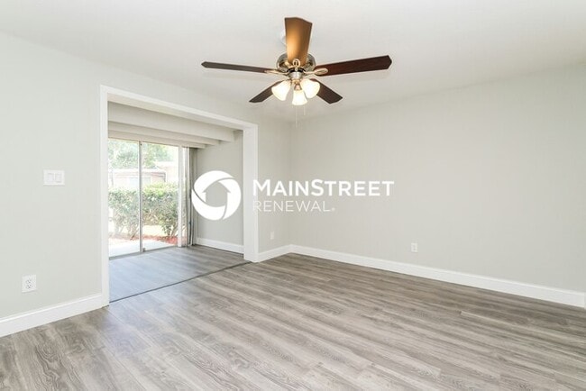 Building Photo - 3 Bedroom Pet-Friendly Home in HOLIDAY, FL with Main Street Renewal