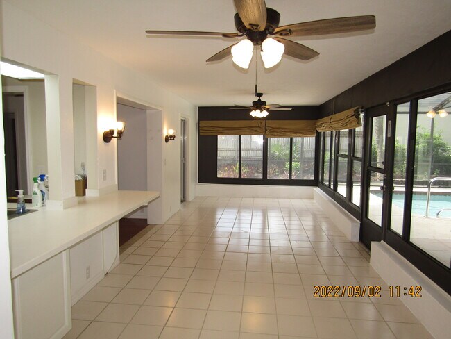 Building Photo - 736 Cadiz Rd