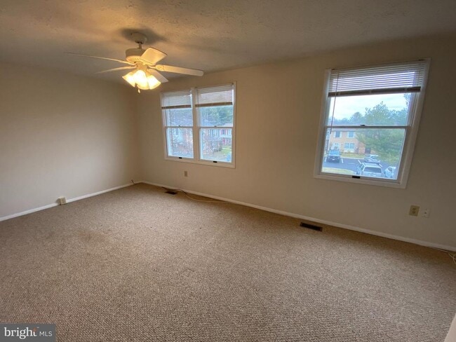 Building Photo - 117 Sandalwood Ct