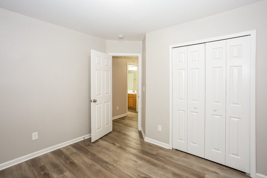 Building Photo - 4635 Abercromby St