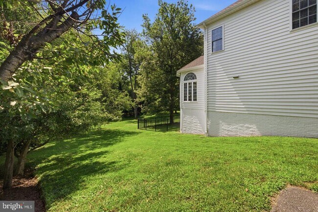 Building Photo - 14140 Seneca Rd