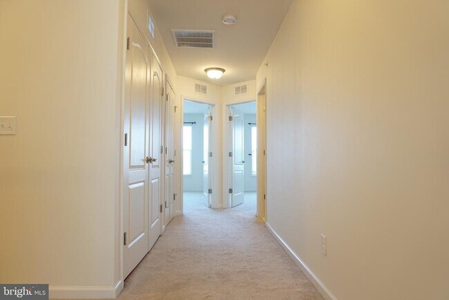 Building Photo - 2261 Kew Gardens Dr