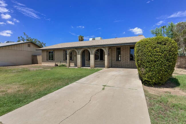 Building Photo - 4 Bedroom Home in Meyer Park