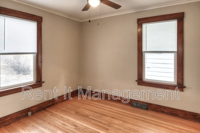 Building Photo - 1220 S 55th St