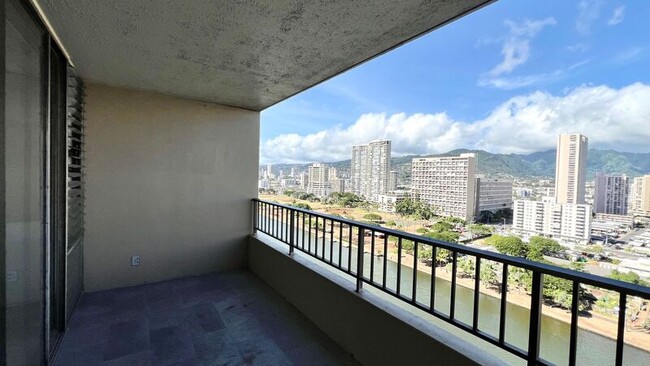 Building Photo - 2121 Ala Wai Blvd