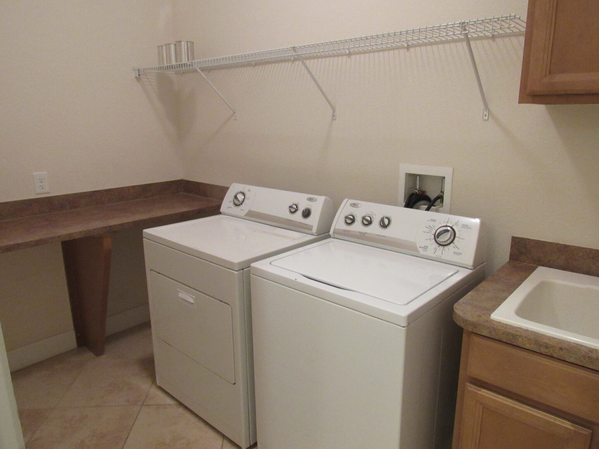 laundry - 3435 Torre Blvd