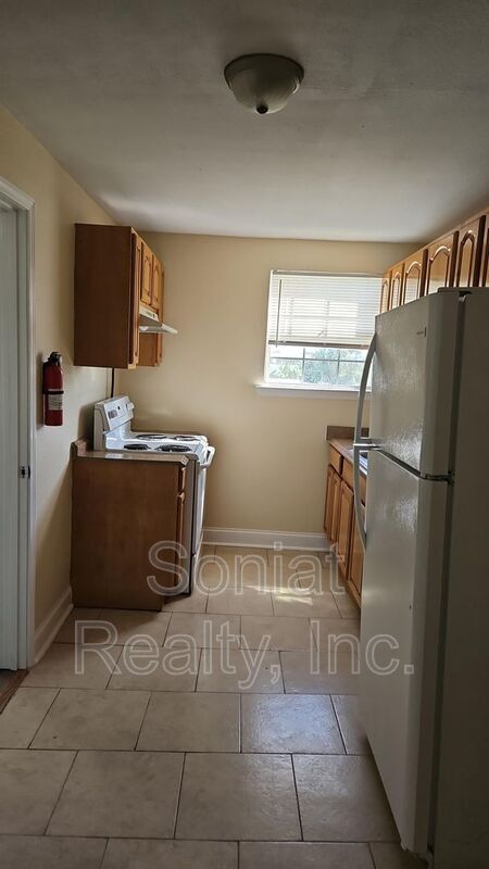 Building Photo - 13904 Hayne Blvd