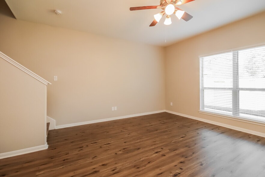 Building Photo - 5223 Gulf Stream Ln