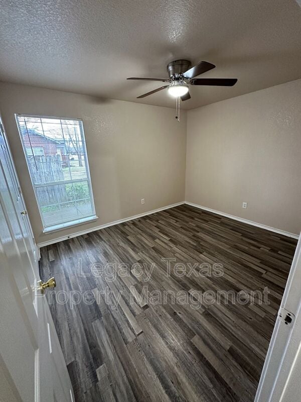 Building Photo - 404 S Anglin St