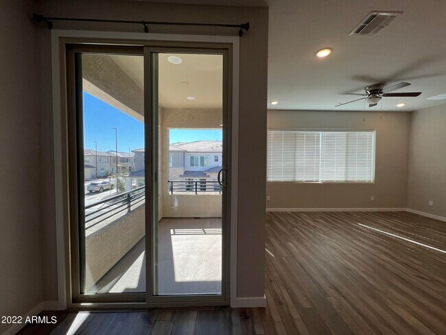Building Photo - 746 E Doral Ave